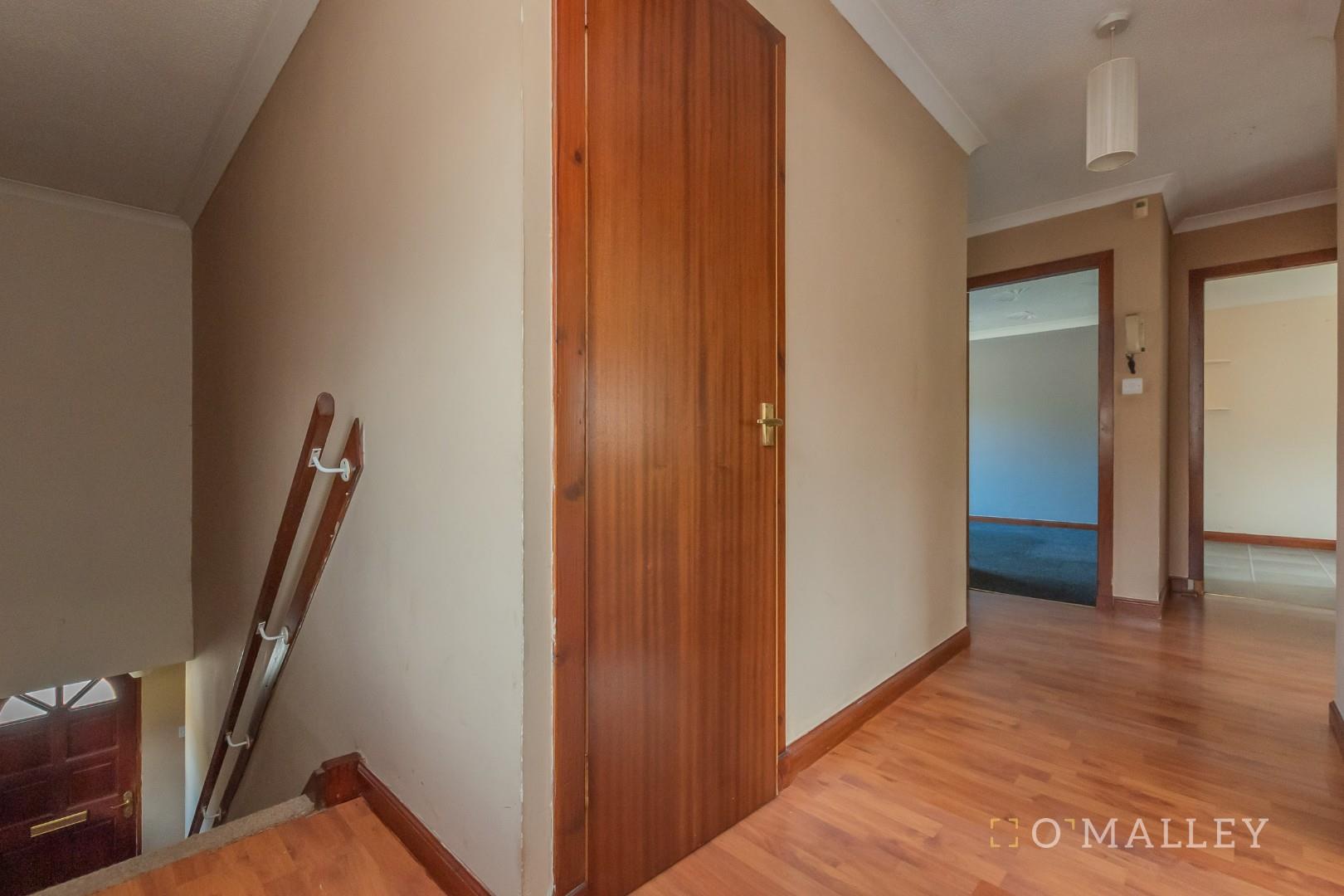4. Hallway 1.jpg